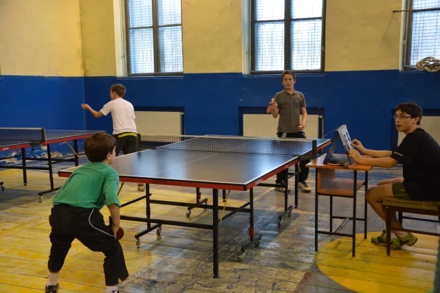 Tenis de masa concurs elevi