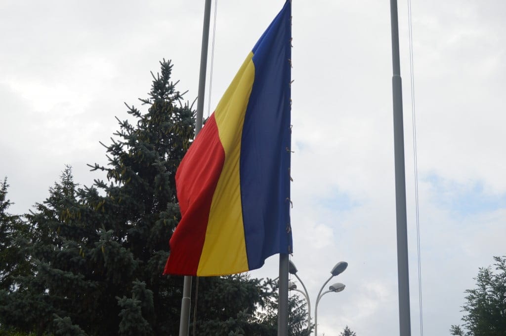 Ziua Drapelului Național celebrată la Suceava cu ceremonial militar și religios în Piața Tricolorului