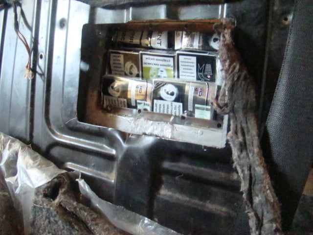 tigari ascunse in masini (1)