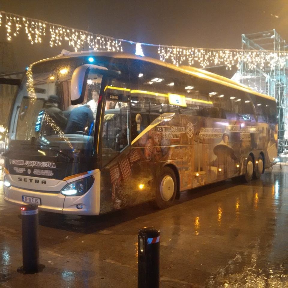 Noul autocar al Ansamblului Artistic Ciprian Porumbescu a devenit suport de promovare a Bucovinei