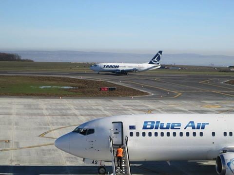 aeroport avion blue air tarom