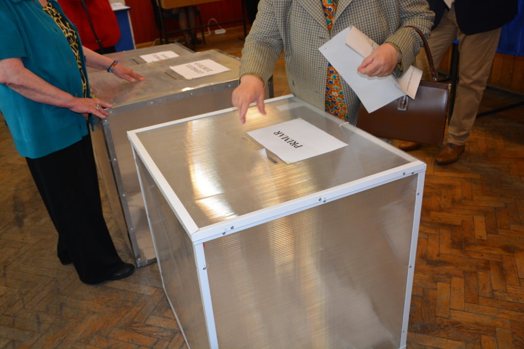 vot, alegeri, alegatori, urne, buletine de vot, sectie votare