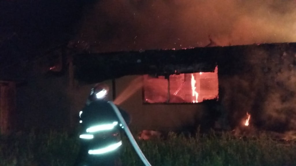 pompieri incendiu Mironu (5)