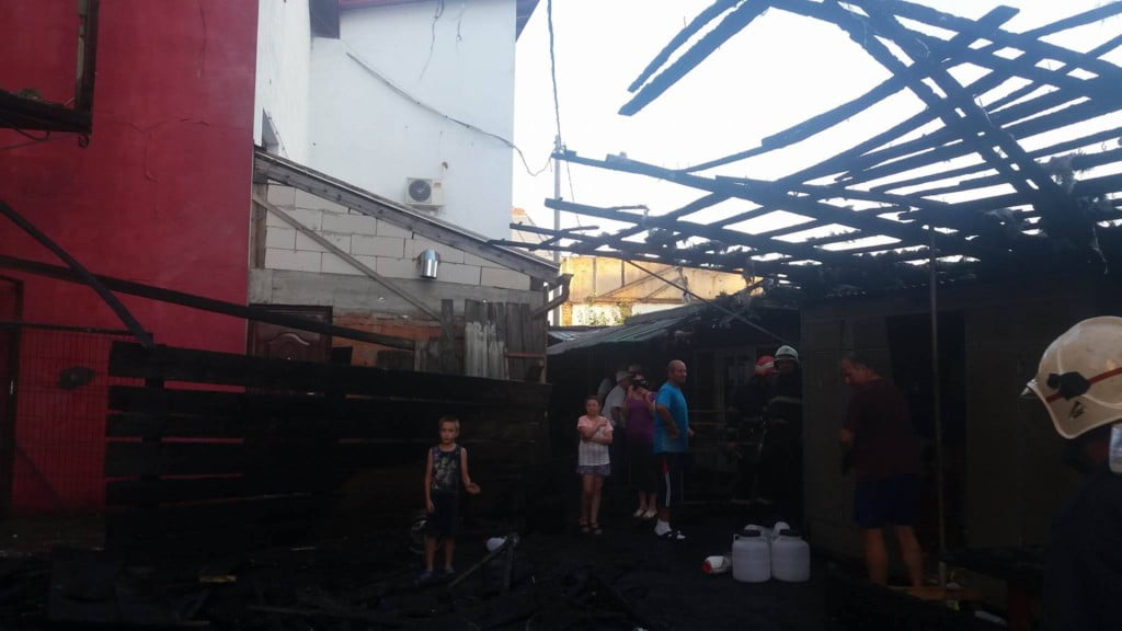 incendiu bazar Radauti (1)