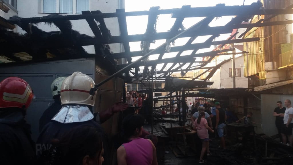 incendiu bazar Radauti (3)