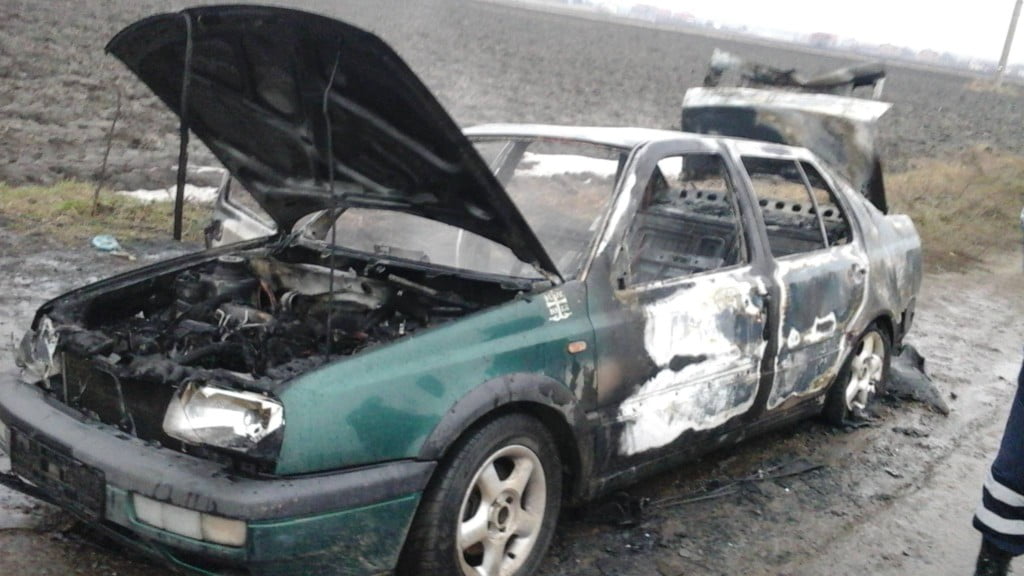 incendiu-masina-radauti-1