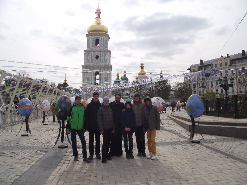 undertake tax squeeze Șase copii olimpici, care fac parte din Grupul de Cateheză al Bisericii  „Sfântul Dumitru” din Suceava, au primit în dar un pelerinaj în Ucraina