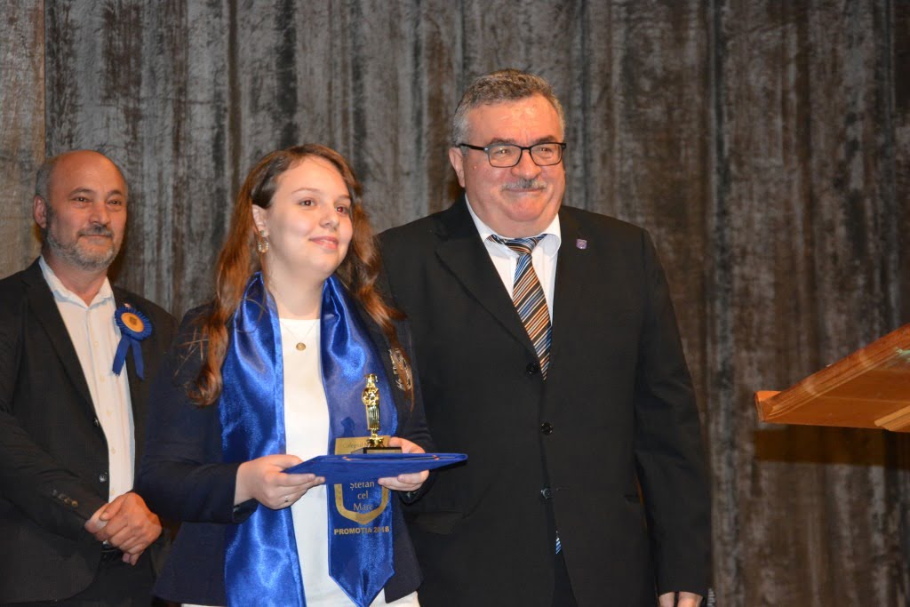 Momente EmoÅ£ionante Si Bucurie Pentru Cei 190 De AbsolvenÅ£i Ai Colegiului NaÅ£ional Stefan Cel Mare Suceava La Finalul Celor Patru Ani De Studii Liceale Dan Popescu SÄƒ Nu UitaÈ›i CÄƒ SunteÈ›i AbsolvenÈ›ii