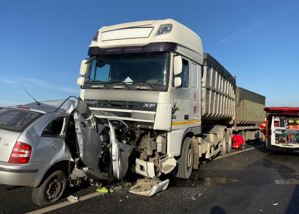 https://www.newsbucovina.ro/wp-content/uploads/2019/12/accident-camion-centur%C4%83-1.jpeg