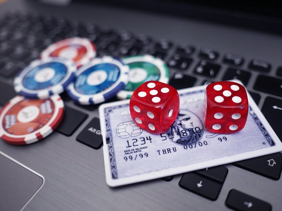 https://www.newsbucovina.ro/wp-content/uploads/2019/12/casino-gambling-jocuri-noroc-on-line.jpg
