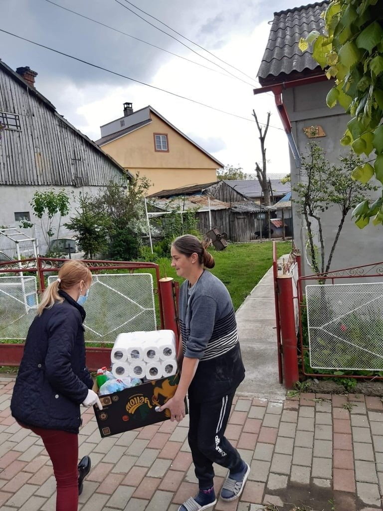 https://www.newsbucovina.ro/wp-content/uploads/2020/05/Voluntari-Ra%CC%86da%CC%86ut%CC%A6iul-Civic_2.jpg