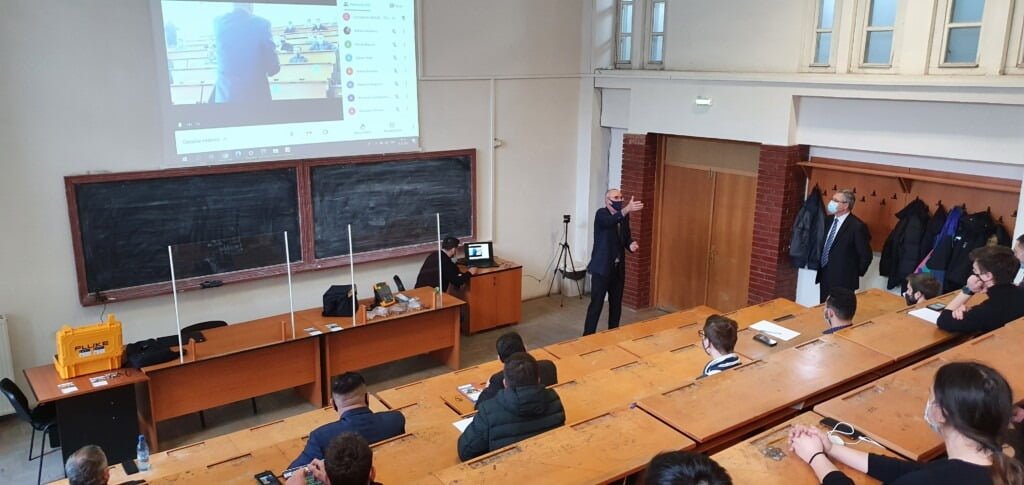 precedent ornament Arne Toți studenții Universității „Ștefan cel Mare” Suceava revin la cursuri față în față începând cu 8 noiembrie precedent ornament Arne Toți studenții Universității „Ștefan cel Mare” Suceava revin la cursuri față în față începând cu 8 noiembrie
