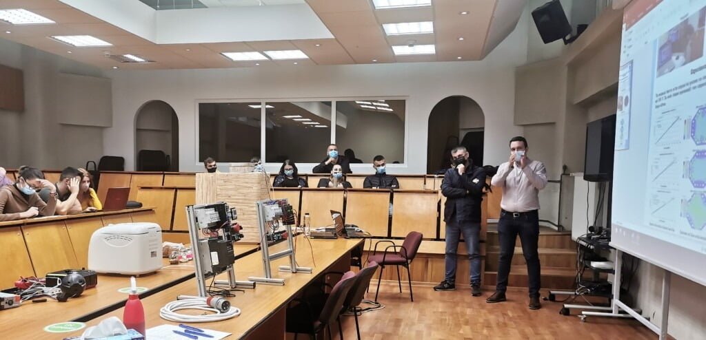 Ingineria MedicalÄ Èi Autovehiculele Electrice Au Fost Domeniile De Maxim Interes La EdiÈia Din Acest An A Salonului InternaÈional De Inovare Èi EducaÈie CreativÄ Pentru Tineret Organizat De Facultatea De Inginerie ElectricÄ