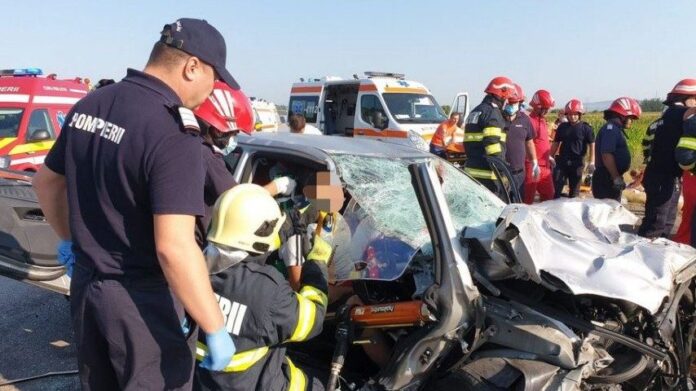 Un autoturism în care se afla o familie din Suceava ...