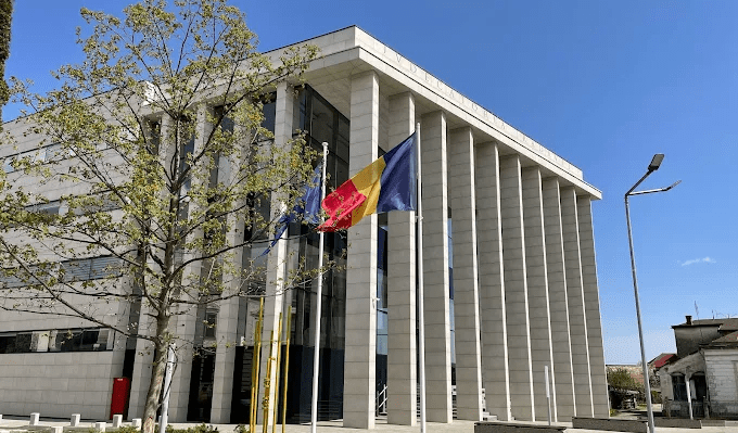 Rădăuți: Doi angajați ai unui ocol silvic, reținuți pentru delapidare și abuz în serviciu