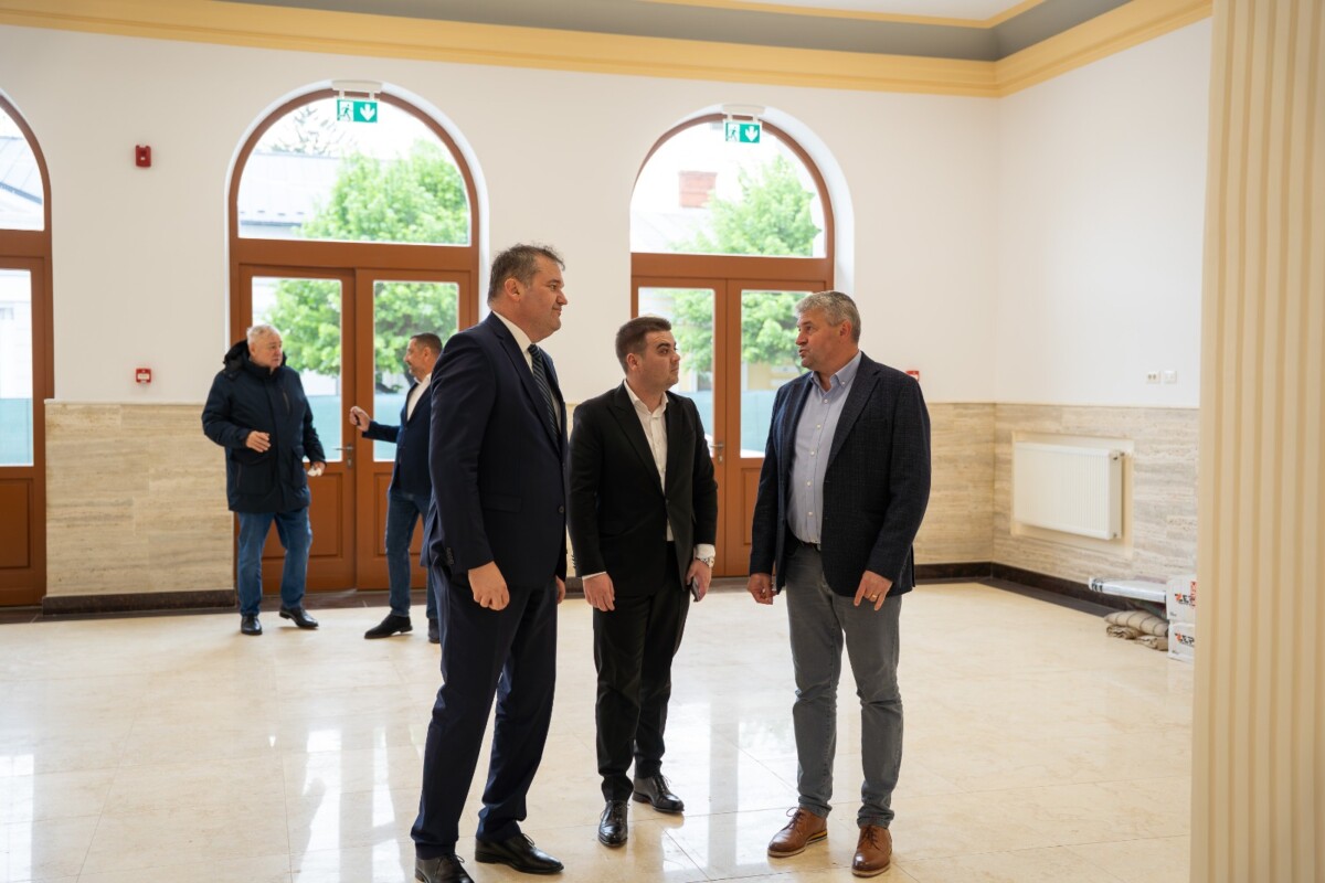 Ministrul Cseke Attila a inaugurat noua creșă din Baia și sediul renovat al Primăriei Fălticeni