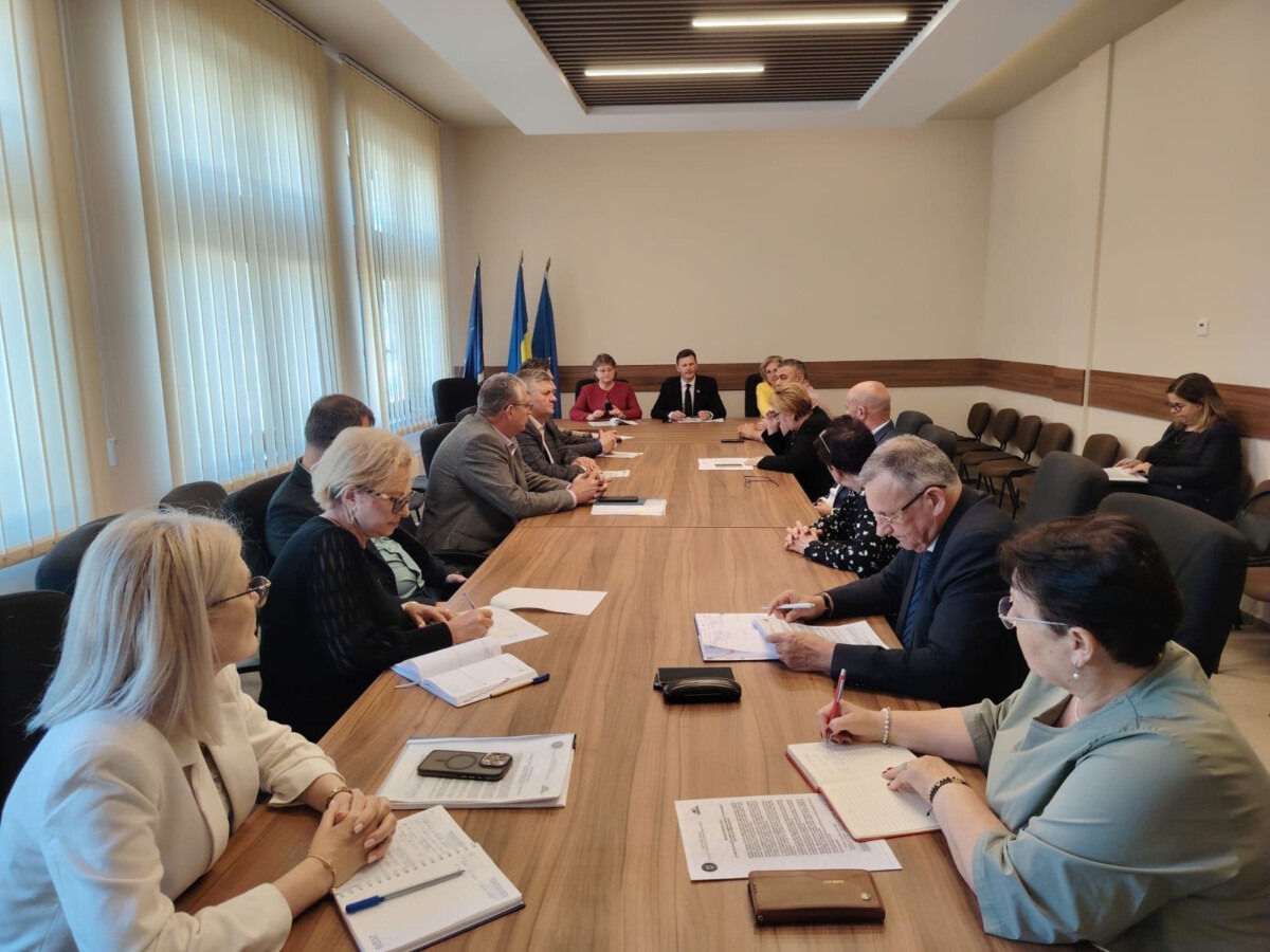 Ședință de Dialog Social la Prefectură: Deficitul de forță de muncă, prioritate pe agenda prefectului județului Suceava