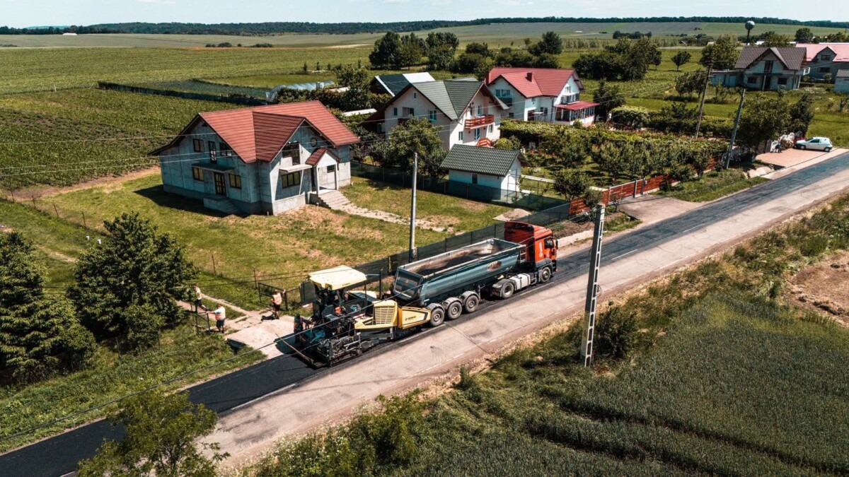 Modernizare pe drumul județean DJ 208F: Asfalt nou pe porțiunea Mesteceni – Dumbrăvița – DN 2