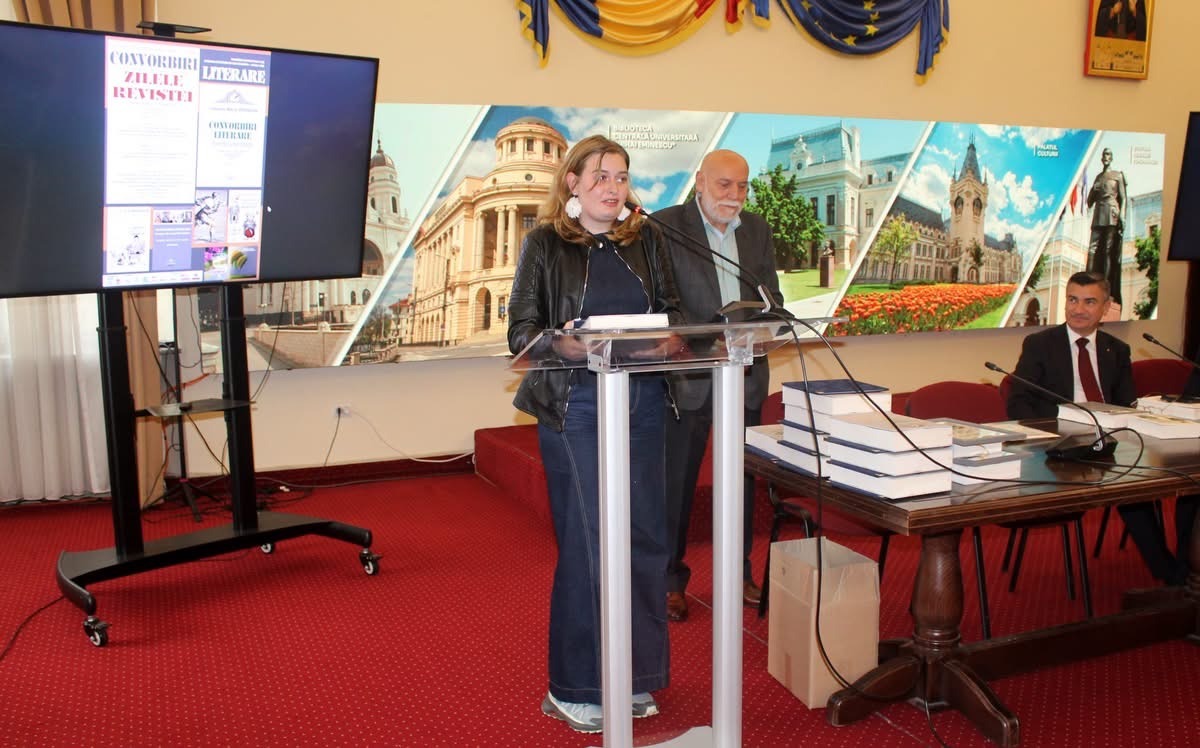 Alexia Plăcintă, studentă la USV, a primit Premiul de Debut al revistei „Convorbiri literare” pentru volumul „Formula lucrurilor simple”