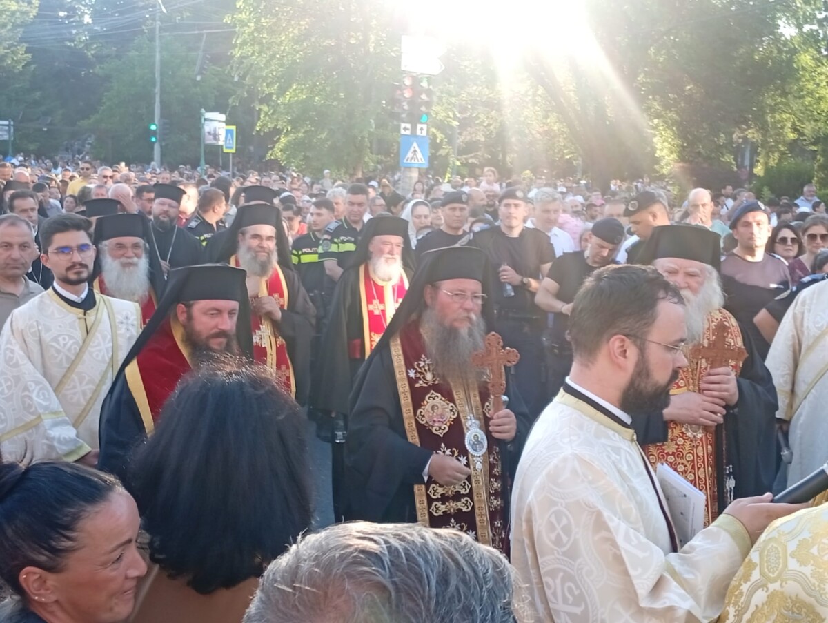 Mii de suceveni au participat la Procesiunea „Calea Sfântului” cu moaștele Sfântului Ioan cel Nou